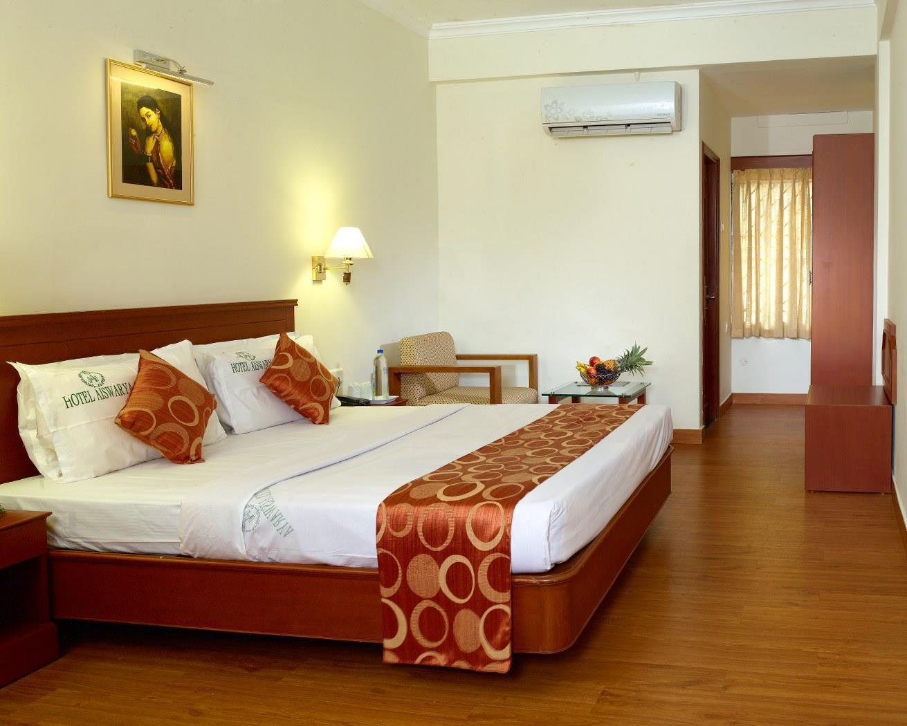 Hotel Aiswarya Kochi Exterior foto